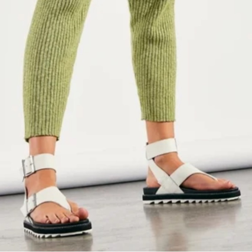 Sorel x Free People Roaming T-Strap 8.5  White Leather Strappy Sandals